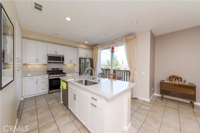 Detail Gallery Image 9 of 34 For 713 S Azusa Ave a,  Azusa,  CA 91702 - 3 Beds | 2/1 Baths