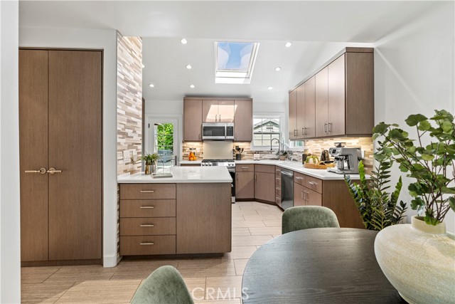 Detail Gallery Image 11 of 35 For 8963 Cynthia, West Hollywood,  CA 90069 - 2 Beds | 2 Baths