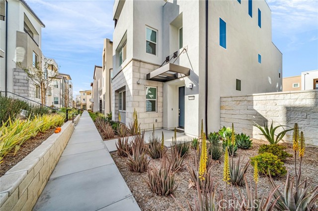 27216 Coyote Bush Court, Valencia CA: https://media.crmls.org/medias/ec6c12d3-8609-4963-a79a-c7e090a34a7f.jpg