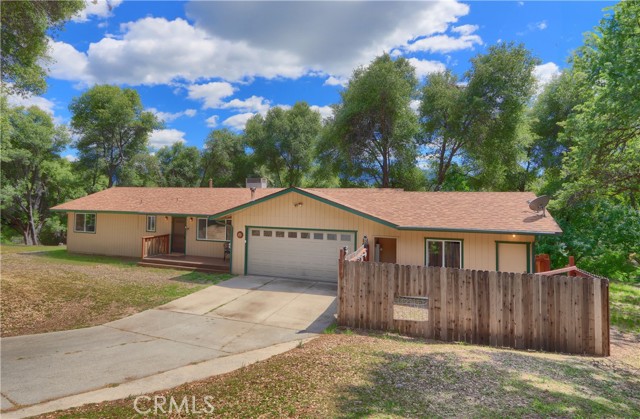 Detail Gallery Image 1 of 49 For 51864 Mountain Quail Pl, Oakhurst,  CA 93644 - 3 Beds | 2 Baths