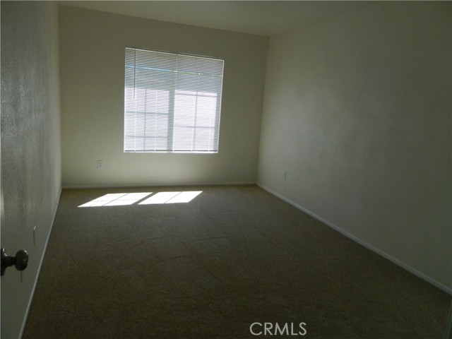 Detail Gallery Image 10 of 18 For 32945 Serena Way, Lake Elsinore,  CA 92530 - 5 Beds | 3 Baths