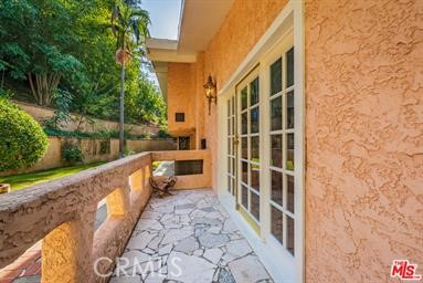 3540 N Knoll Drive, Los Angeles CA: https://media.crmls.org/medias/ec6e190e-94a3-4187-8727-afc2b8b30f42.jpg