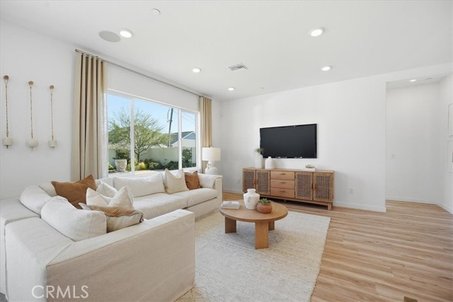 Detail Gallery Image 5 of 38 For 44246 Fleetwood Dr, Lancaster,  CA 93535 - 3 Beds | 2 Baths