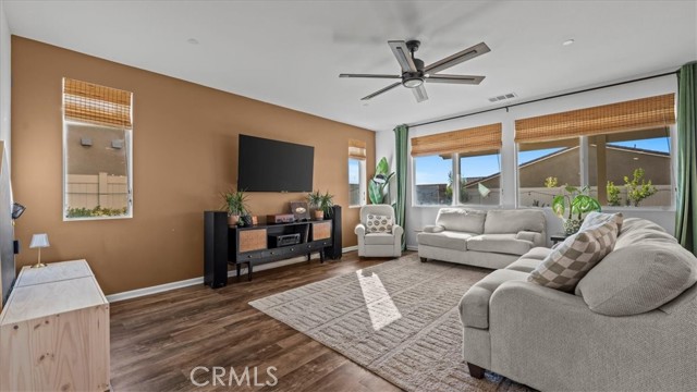 Detail Gallery Image 5 of 44 For 1417 Galaxy Dr, Beaumont,  CA 92223 - 4 Beds | 3 Baths