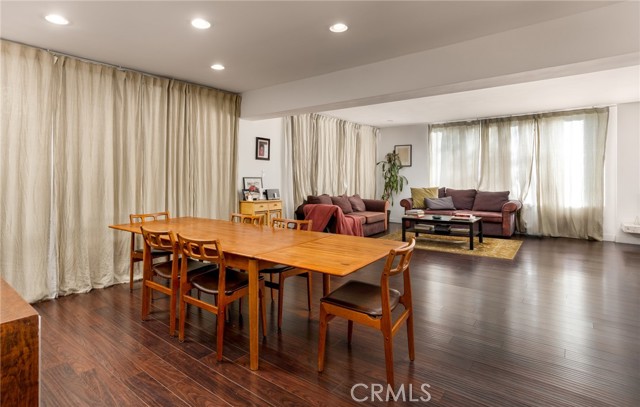 Detail Gallery Image 28 of 32 For 615 E Olive a,  Burbank,  CA 91501 - 2 Beds | 2 Baths