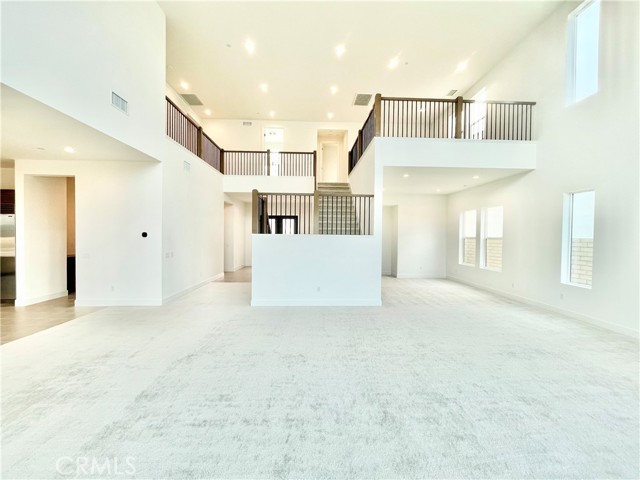Detail Gallery Image 4 of 40 For 27533 Elderberry Dr, Valencia,  CA 91381 - 5 Beds | 5/1 Baths