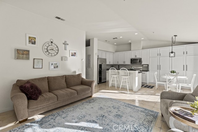 Detail Gallery Image 18 of 44 For 565 Rosalinda Dr, Oxnard,  CA 93030 - 3 Beds | 2 Baths