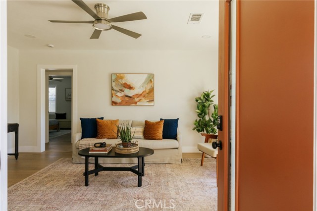 Detail Gallery Image 4 of 53 For 5837 E Gossamer St, Long Beach,  CA 90808 - 3 Beds | 2 Baths