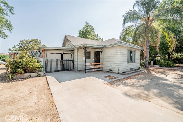1964 Marlborough Avenue, Riverside CA: https://media.crmls.org/medias/ec731264-7485-4b33-b145-e23f0f07a539.jpg