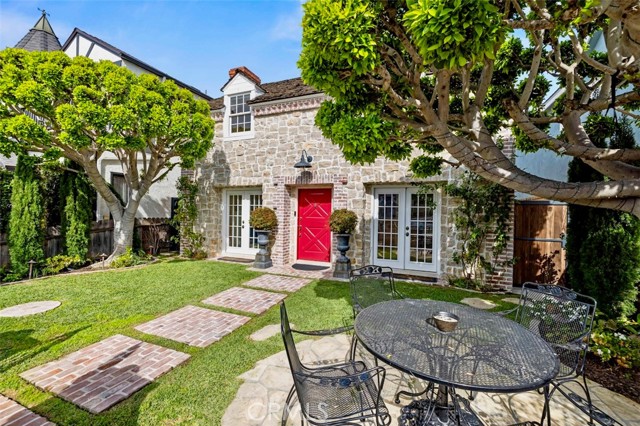 Detail Gallery Image 4 of 59 For 89 Rivo Alto Canal, Long Beach,  CA 90803 - 5 Beds | 3/1 Baths