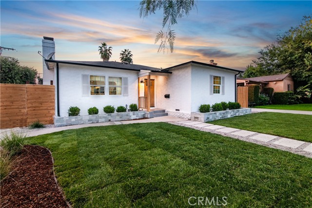 Detail Gallery Image 2 of 31 For 5617 Cedros Ave, Sherman Oaks,  CA 91411 - 3 Beds | 2 Baths