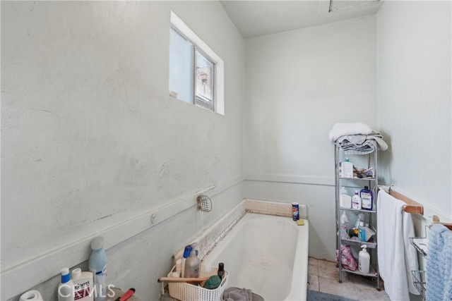 Detail Gallery Image 17 of 18 For 3878 E 1st, Los Angeles,  CA 90063 - 2 Beds | 1 Baths