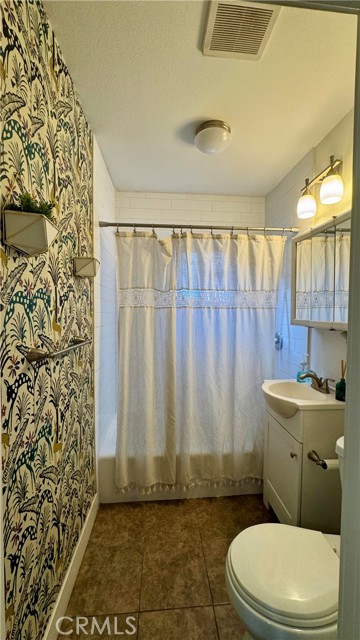 806 E 91st, Los Angeles CA: https://media.crmls.org/medias/ec75089d-09c1-4dbb-ab40-aa20a0b9bb5a.jpg