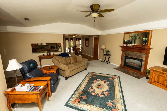 1029 Penny Street, Chowchilla CA: https://media.crmls.org/medias/ec759e4a-476d-4deb-8317-e4269a67c974.jpg