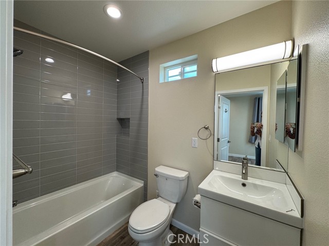 434 N Beachwood Drive, Burbank CA: https://media.crmls.org/medias/ec75cc96-9463-44ef-9950-e351f8aeed4c.jpg