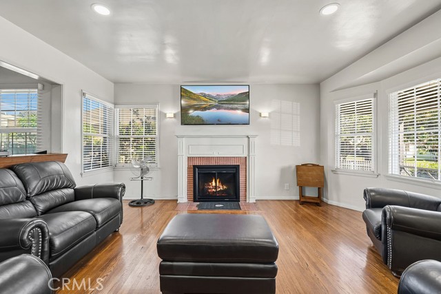 Detail Gallery Image 5 of 38 For 2027 W 93rd, Los Angeles,  CA 90047 - 3 Beds | 3 Baths