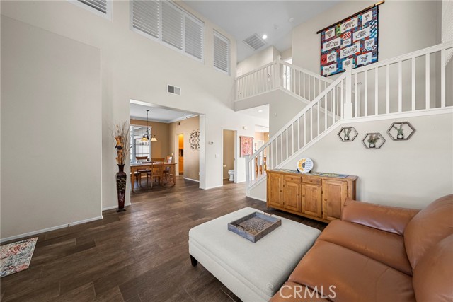 Detail Gallery Image 7 of 45 For 28246 Deer Ct, Canyon Country,  CA 91351 - 4 Beds | 2/1 Baths