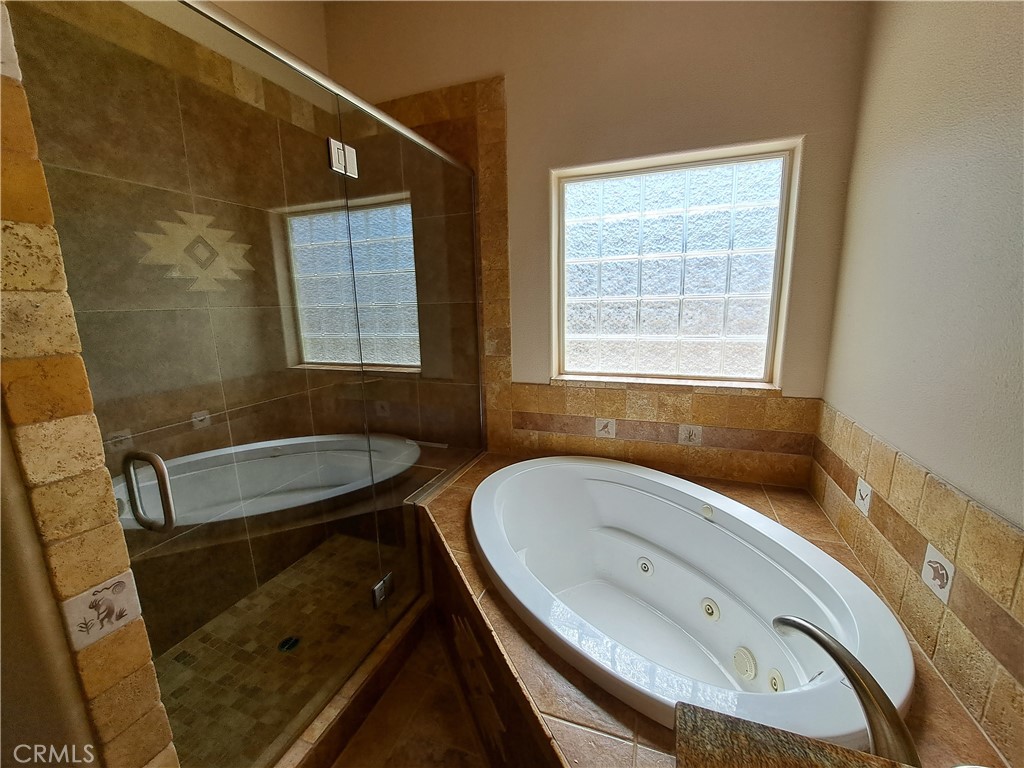 https://media.crmls.org/medias/ec76b83d-9845-4129-a6d6-4f328bfca970.jpg?preset=X-Large