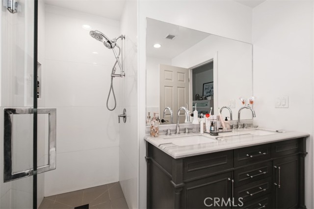 Detail Gallery Image 22 of 36 For 19545 Calvert St, Tarzana,  CA 91335 - 5 Beds | 2/1 Baths