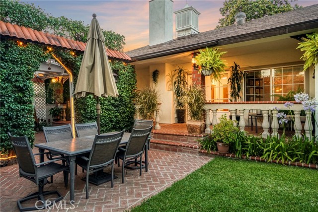 Detail Gallery Image 13 of 59 For 19120 Hartland St, Reseda,  CA 91335 - 5 Beds | 3 Baths