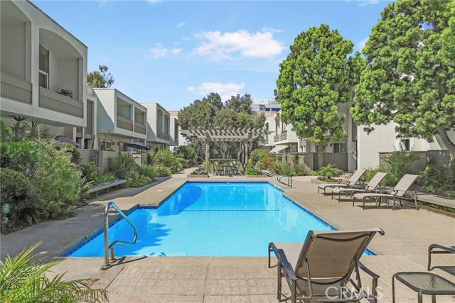 Detail Gallery Image 29 of 32 For 13236 Fiji Way #B,  Marina Del Rey,  CA 90292 - 2 Beds | 2/1 Baths