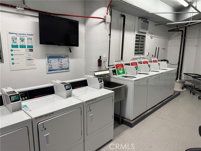 2999 E Ocean Blvd, Long Beach CA: https://media.crmls.org/medias/ec7afa2d-8abe-462b-9076-051305de8340.jpg
