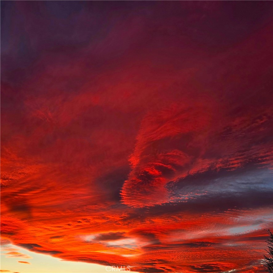 https://media.crmls.org/medias/ec7bdc89-e9a2-417c-96a2-ae8c75645fc7.jpg?preset=X-Large