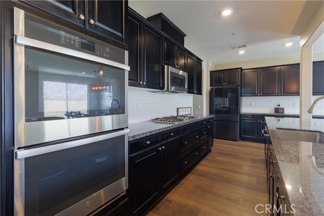 Detail Gallery Image 12 of 52 For 16034 Ulysses Ln, Fontana,  CA 92336 - 6 Beds | 4/1 Baths