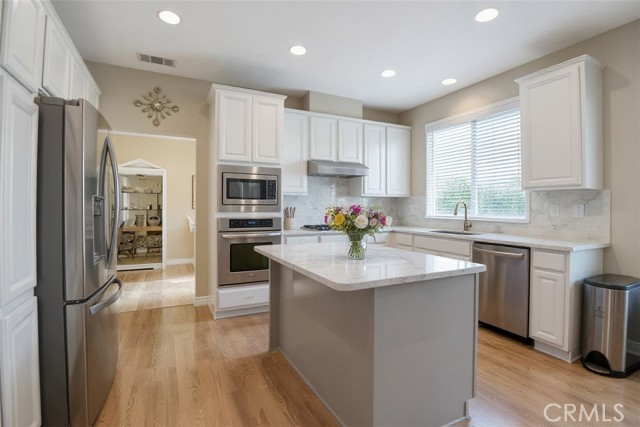 Detail Gallery Image 21 of 58 For 2621 Fallen Leaf Ct, Simi Valley,  CA 93063 - 4 Beds | 3 Baths