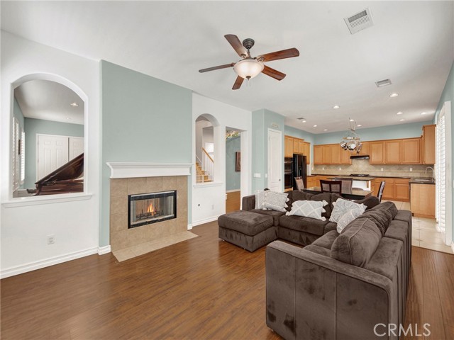 Detail Gallery Image 14 of 43 For 28346 Linda Vista, Canyon Country,  CA 91387 - 6 Beds | 3 Baths