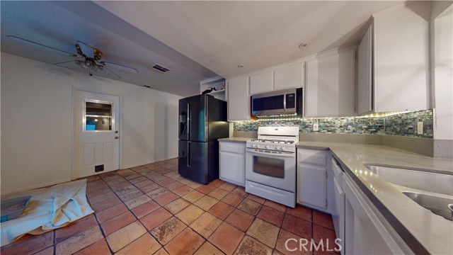 Detail Gallery Image 8 of 33 For 2521 Electric, Upland,  CA 91784 - 3 Beds | 2 Baths