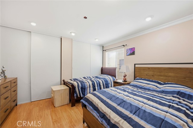 Detail Gallery Image 8 of 13 For 15010 Victory Blvd #101,  Van Nuys,  CA 91411 - 2 Beds | 2 Baths