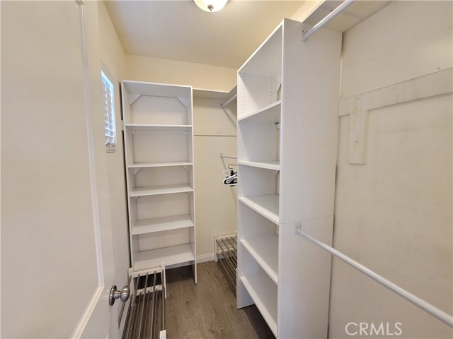 17557 Lemay Place, Lake Balboa CA: https://media.crmls.org/medias/ec7fbe2d-4054-40df-94a3-1256e52bf41a.jpg