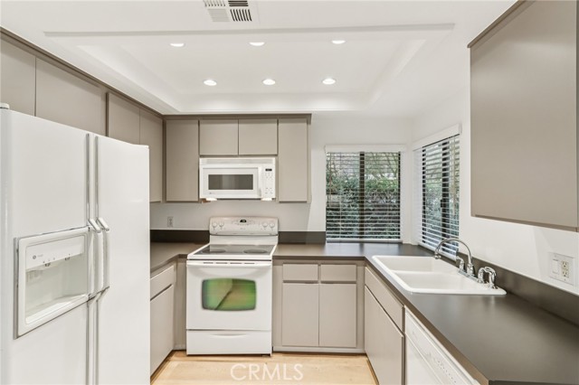 Detail Gallery Image 14 of 37 For 2542 Miramonte Cir #C,  Palm Springs,  CA 92264 - 3 Beds | 2/1 Baths