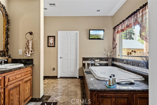 919 Venus Way, Crestline, CA 92325