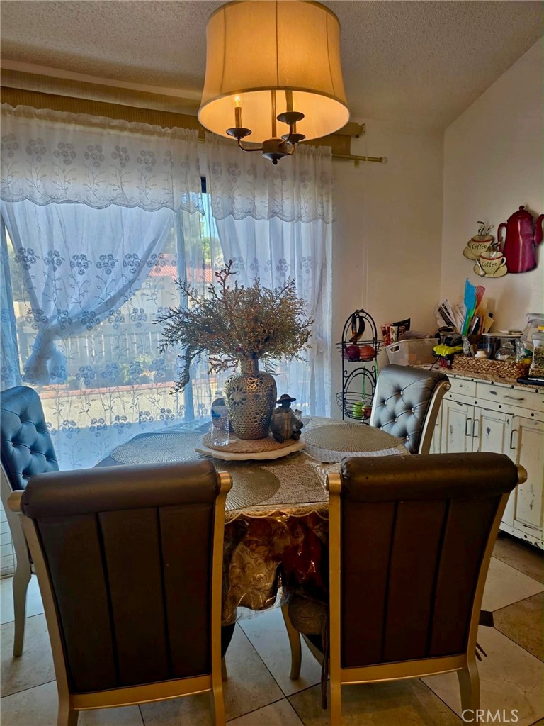 https://media.crmls.org/medias/ec835cbc-4dd7-4426-8a17-709a4ea5fa16.jpg?preset=X-Large