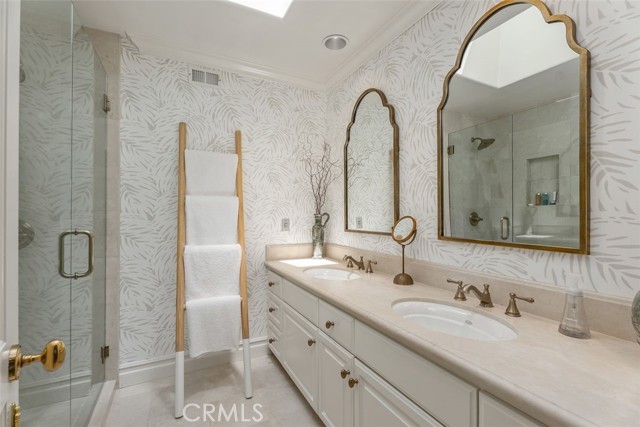 49 Cambria Drive, Corona del Mar CA: https://media.crmls.org/medias/ec836730-54ad-4f72-bcc7-4a50f0042d59.jpg