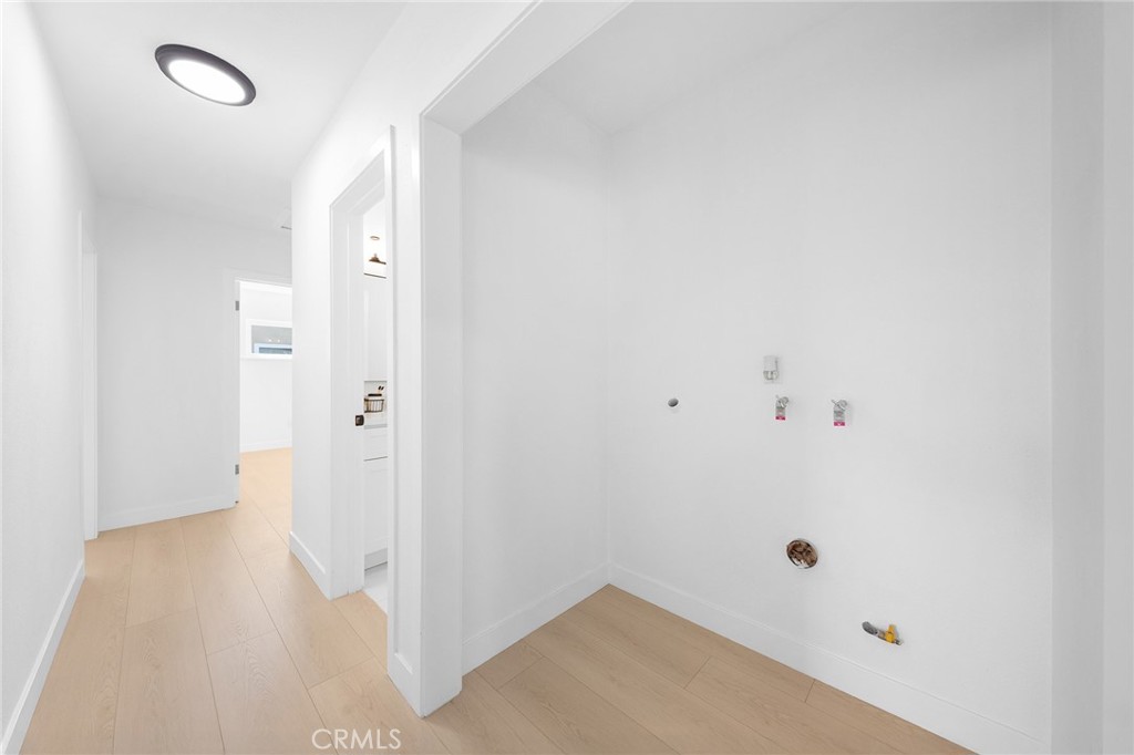 https://media.crmls.org/medias/ec8427ca-8f9d-442e-817a-5bbd9db00ee9.jpg?preset=X-Large
