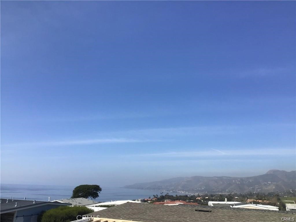 https://media.crmls.org/medias/ec8437a9-d36b-412f-8f4b-456501b9282d.jpg?preset=X-Large