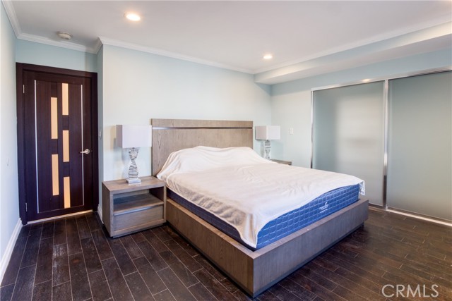 Detail Gallery Image 16 of 52 For 7796 Skyhill Drive, Los Angeles,  CA 90068 - 5 Beds | 3 Baths