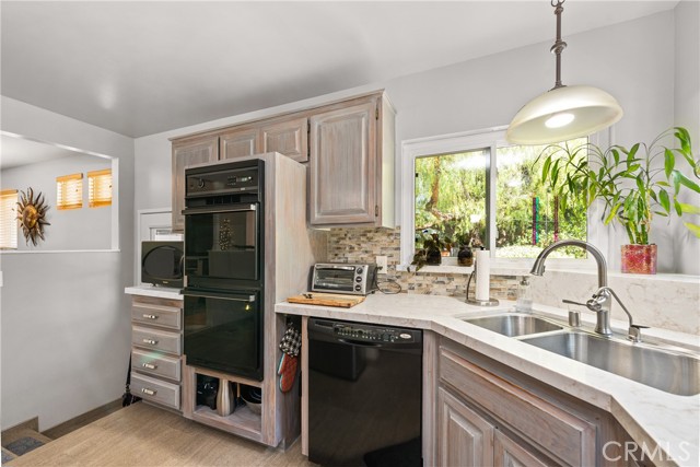 5893 Oak Knolls Road, Simi Valley CA: https://media.crmls.org/medias/ec84b170-4869-44b6-8aaf-c0ac5cc9cbe0.jpg