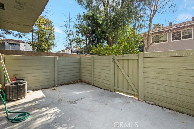 Detail Gallery Image 15 of 38 For 5463 E Candlewood Cir #D,  Anaheim,  CA 92807 - 3 Beds | 1/1 Baths