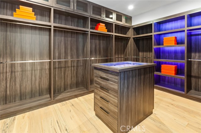 61 Hartman, Irvine CA: https://media.crmls.org/medias/ec86ecdc-a945-4463-b171-642506f82e39.jpg