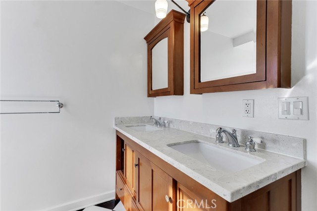 Detail Gallery Image 20 of 36 For 6117 Glen Holly St, Los Angeles,  CA 90068 - 2 Beds | 2 Baths