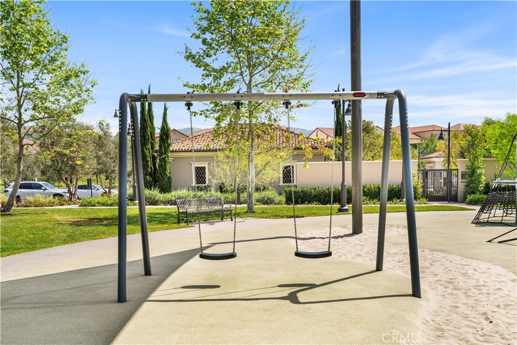 https://media.crmls.org/medias/ec886e09-d664-407b-a835-5e59548e763c.jpg?preset=X-Large