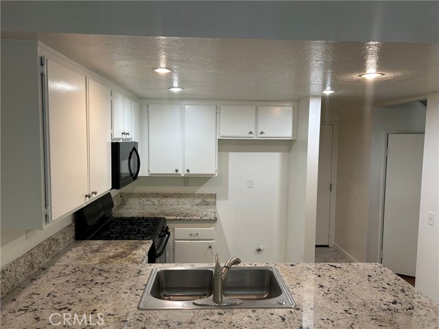 Detail Gallery Image 7 of 15 For 1146 Whitewater Dr, Fullerton,  CA 92833 - 2 Beds | 2/1 Baths