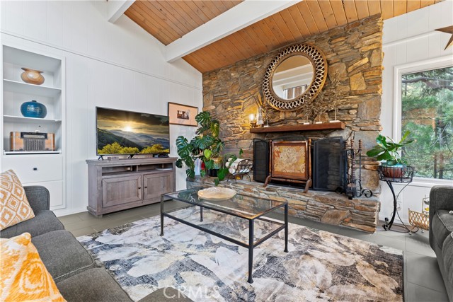 Detail Gallery Image 9 of 41 For 486 Pyramid Dr, Lake Arrowhead,  CA 92352 - 3 Beds | 2 Baths