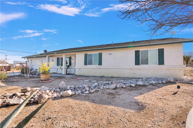 Detail Gallery Image 4 of 36 For 32725 Spinel Rd, Lucerne Valley,  CA 92356 - 3 Beds | 2 Baths