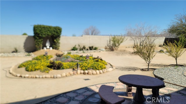 Detail Gallery Image 12 of 19 For 12699 Yorkshire Dr, Apple Valley,  CA 92308 - 7 Beds | 5/1 Baths