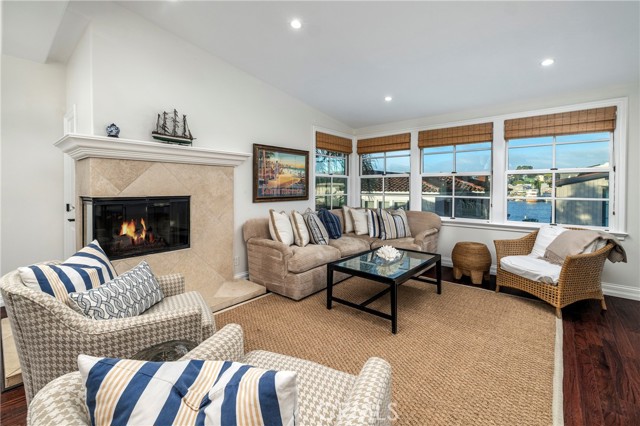 111 Via Lido Nord, Newport Beach CA: https://media.crmls.org/medias/ec89b287-ed5a-4b12-ace7-7a81b4357f74.jpg